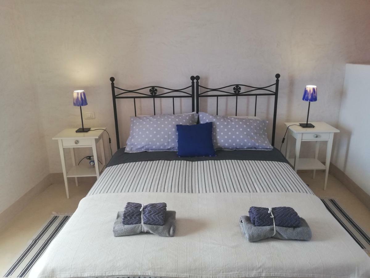 Alicudi Giardino Dei Carrubi- Al Gradino 365 Bed and Breakfast Kamer foto